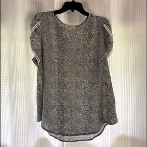 Women’s XL blue and white patterned short sleeve blouse. Never worn.